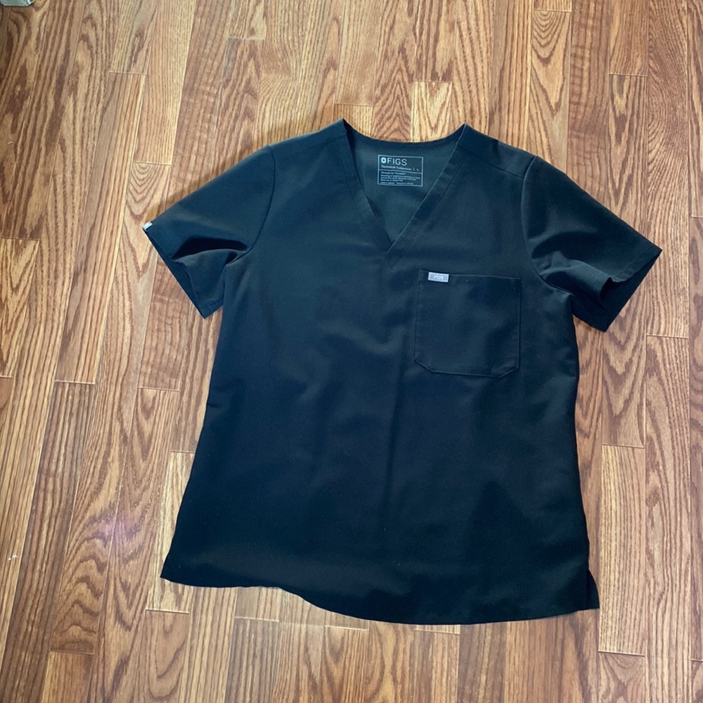 Fig one pocket scrub top. Black